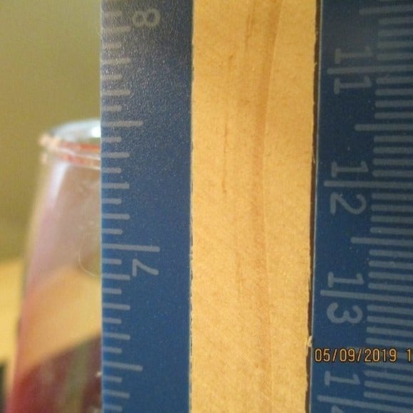 THE TALL CANDLE IN THE MIDDLE - Picture 6 of 10